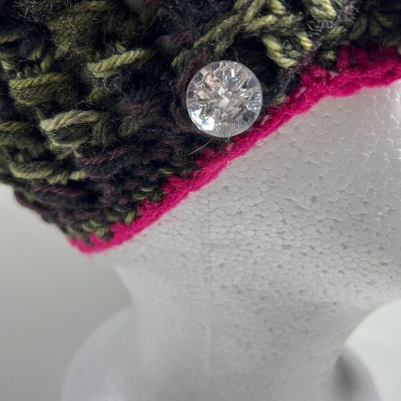 Hand Crocheted Small Billed Beanie Cap. Camo & Pink. OSFM - Picture 5 of 6